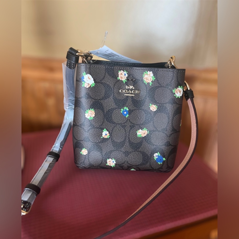 Authentic Coach Mini Town bucket bag in vintage mini rose print (BNWT)!!